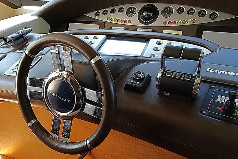 Slide: The Image of Azimut 100 Leonardo 2010 - 7156743