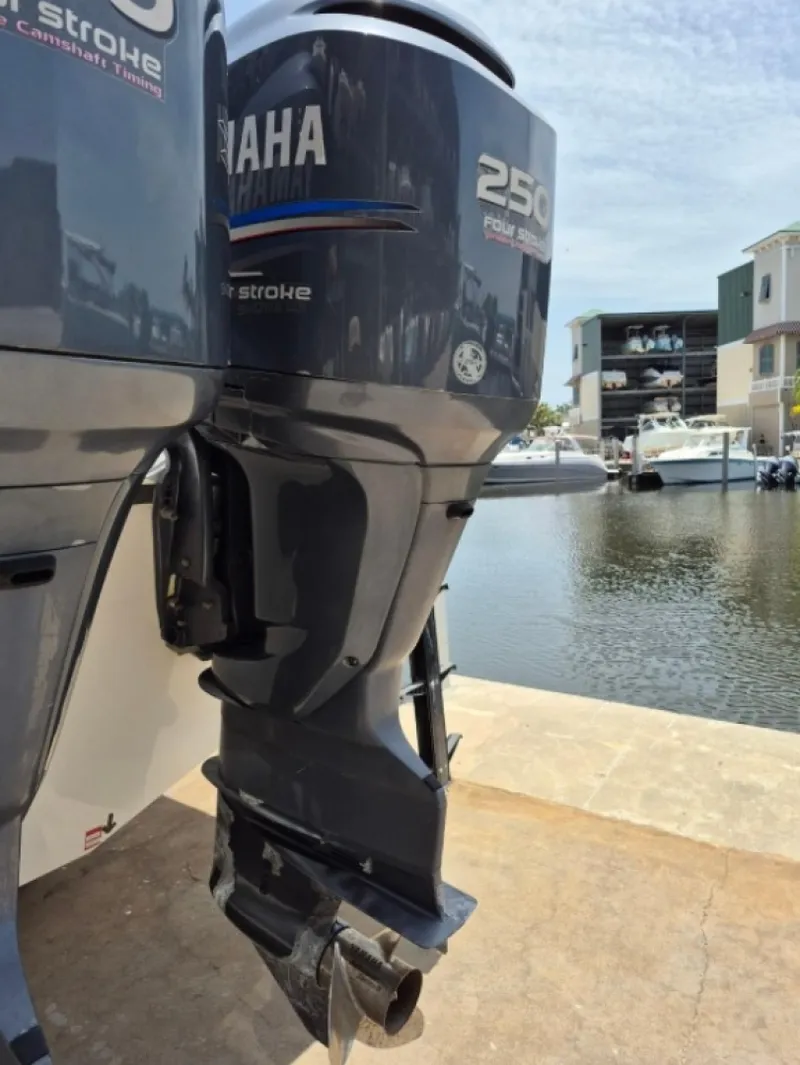 Slide: The Image of Robalo R305 Walkaround 2008 - 7156840