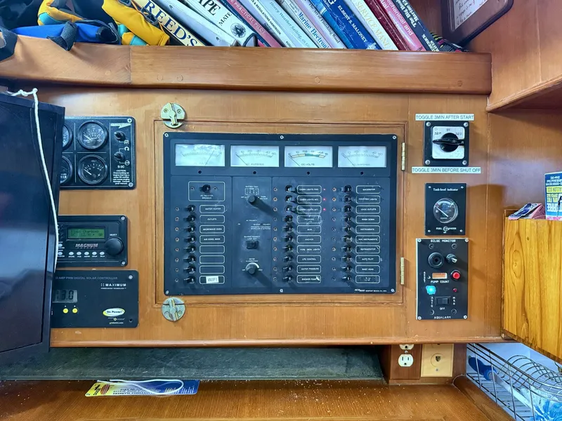 Slide: The Image of Electronics at Nav - 7158814