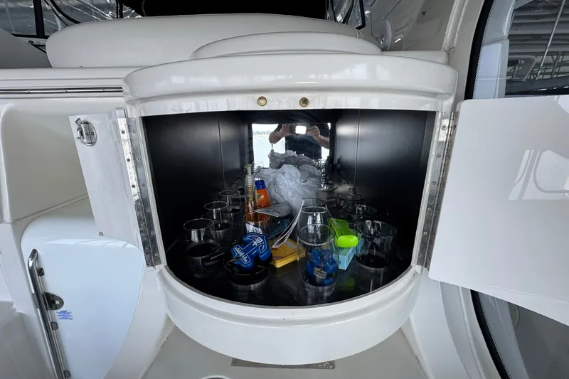 Slide: The Image of Carver Yachts 466 Motor Yacht 2004 - 7159428