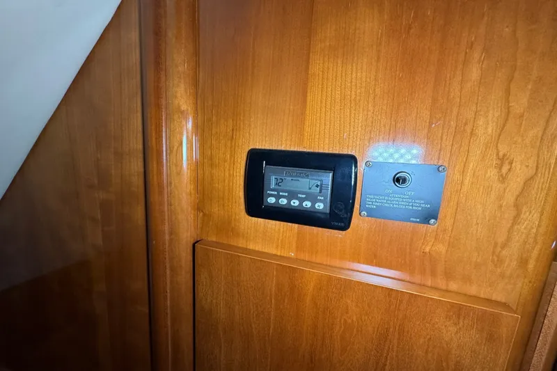 Slide: The Image of Carver Yachts 466 Motor Yacht 2004 - 7159576
