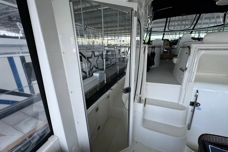 Slide: The Image of Carver Yachts 466 Motor Yacht 2004 - 7159508