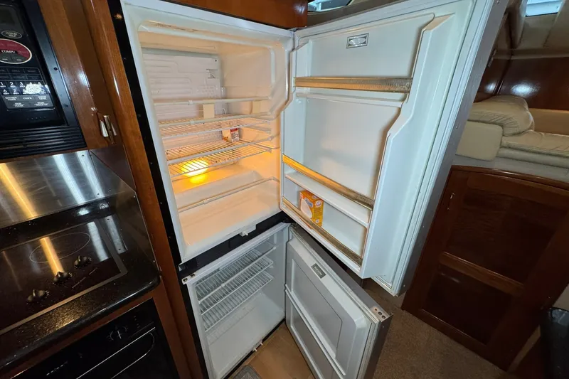 Slide: The Image of Carver Yachts 466 Motor Yacht 2004 - 7159555