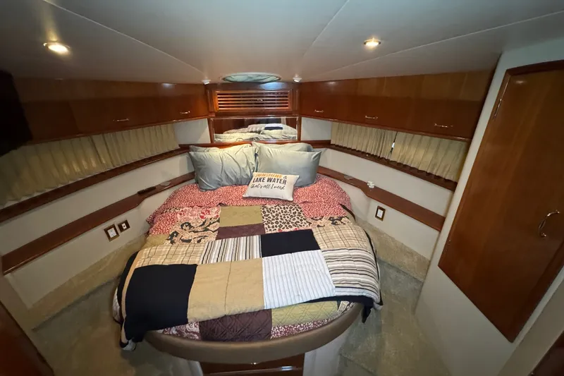 Slide: The Image of Carver Yachts 466 Motor Yacht 2004 - 7159569