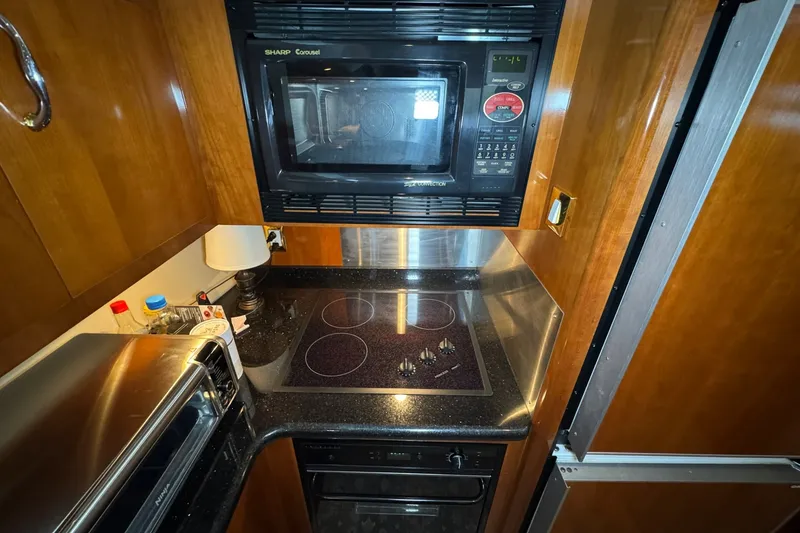 Slide: The Image of Carver Yachts 466 Motor Yacht 2004 - 7159556
