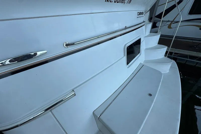 Slide: The Image of Carver Yachts 466 Motor Yacht 2004 - 7159401