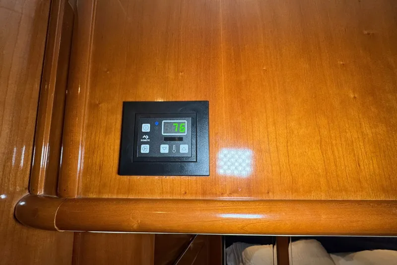 Slide: The Image of Carver Yachts 466 Motor Yacht 2004 - 7397886