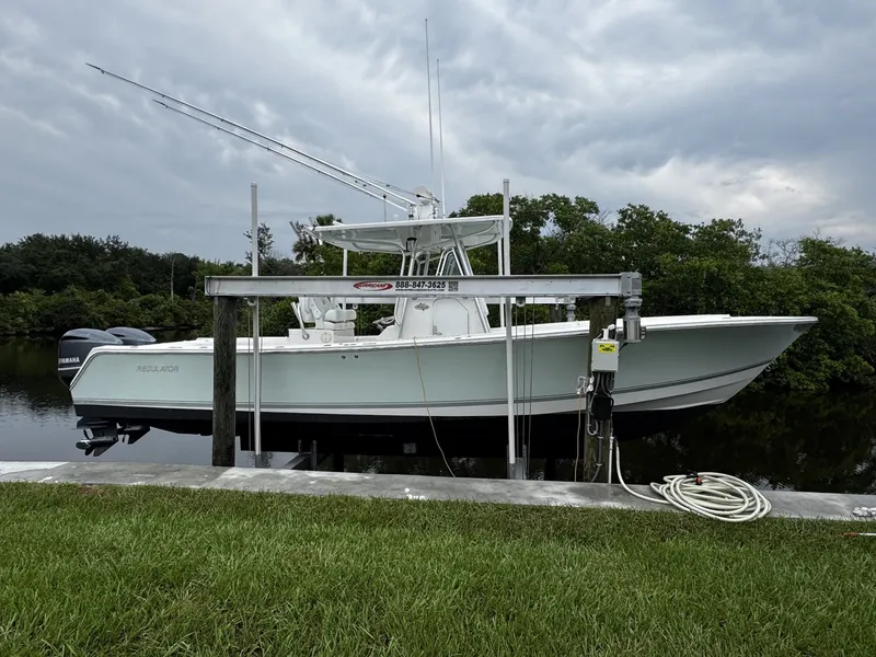 The Image of Regulator Marine 32FS 2006 - 7159710