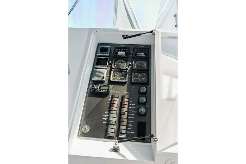 Slide: The Image of Hatteras 60 Convertible 1999 - 7243233