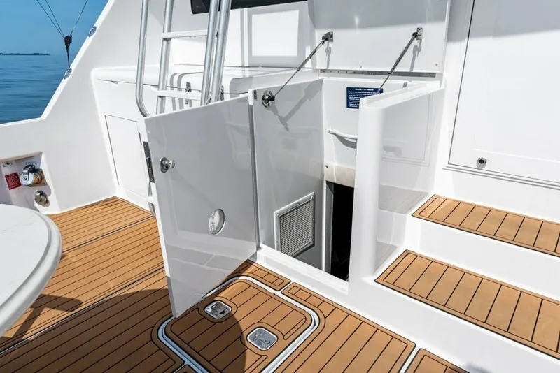 Slide: The Image of Hatteras 60 Convertible 1999 - 7243213