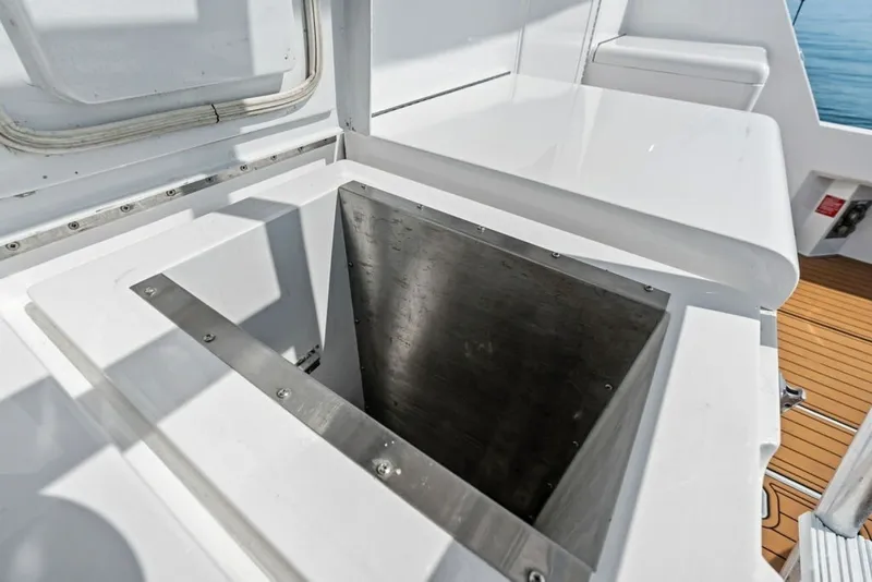 Slide: The Image of Hatteras 60 Convertible 1999 - 7243209