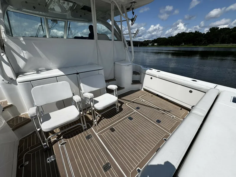 Slide: The Image of Pursuit OS 385 Offshore 2022 - 7160150