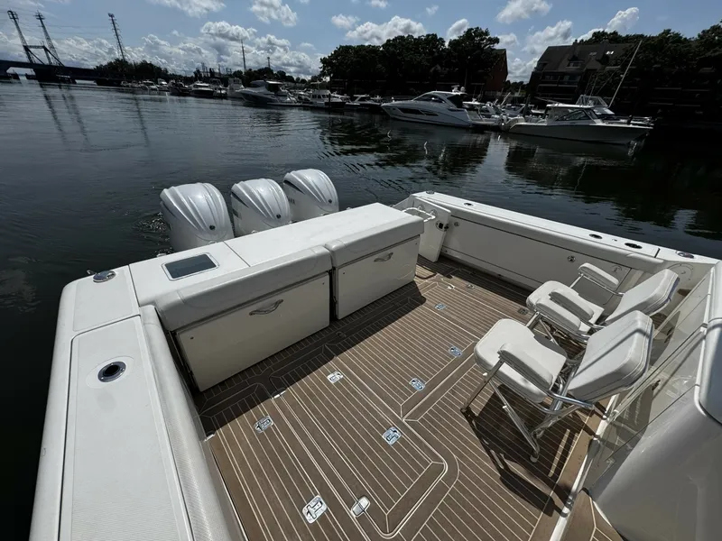 Slide: The Image of Pursuit OS 385 Offshore 2022 - 7160149
