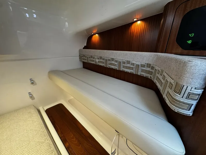 Slide: The Image of Pursuit OS 385 Offshore 2022 - 7160108
