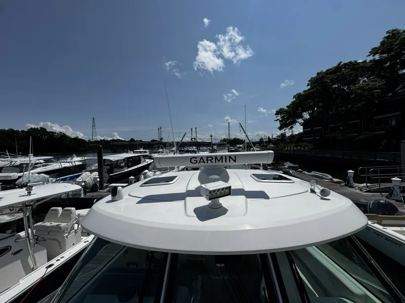 Slide: The Image of Pursuit OS 385 Offshore 2022 - 7160127