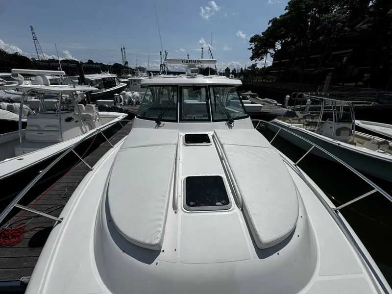 Slide: The Image of Pursuit OS 385 Offshore 2022 - 7160126