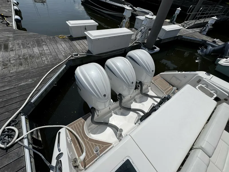 Slide: The Image of Pursuit OS 385 Offshore 2022 - 7160132
