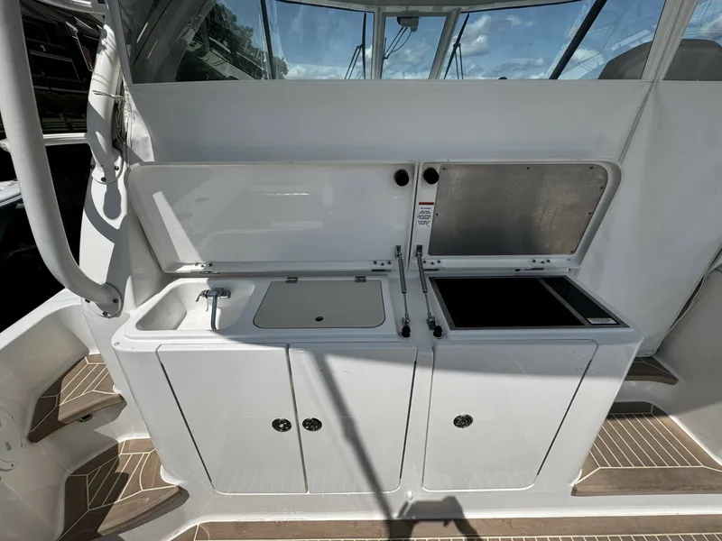 Slide: The Image of Pursuit OS 385 Offshore 2022 - 7160154