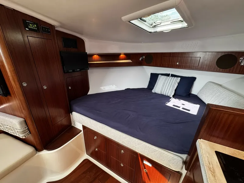 Slide: The Image of Pursuit OS 385 Offshore 2022 - 7160118