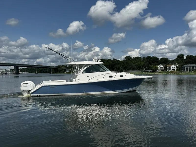 Slide: The Image of Pursuit OS 385 Offshore 2022 - 7160139