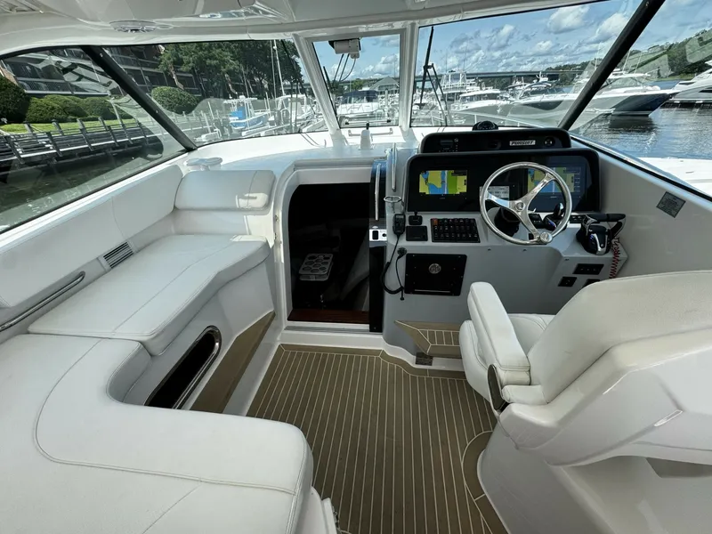 Slide: The Image of Pursuit OS 385 Offshore 2022 - 7160106