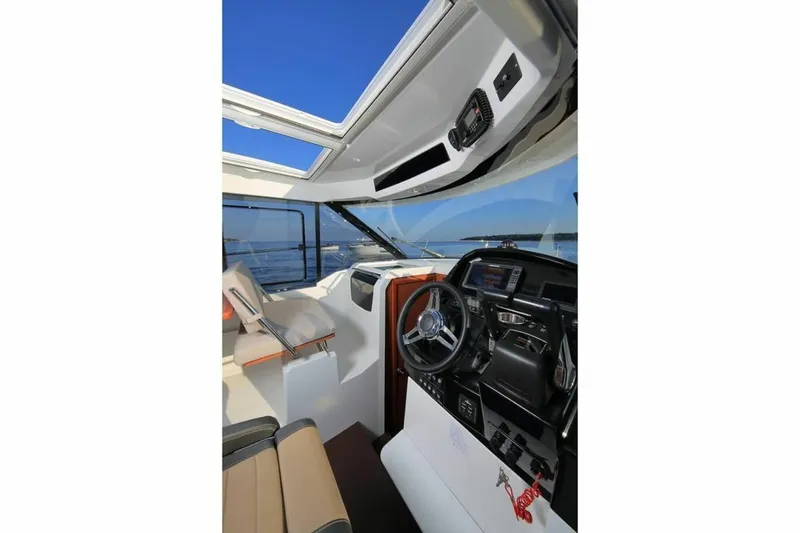 Slide: The Image of Jeanneau NC WEEKENDER 895 2024 - 7160965