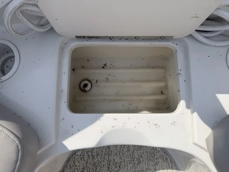 Slide: The Image of Sea Ray 220 Sundeck 2003 - 7160279