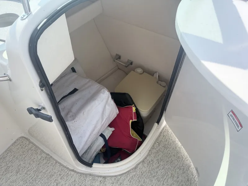 Slide: The Image of Sea Ray 220 Sundeck 2003 - 7160264
