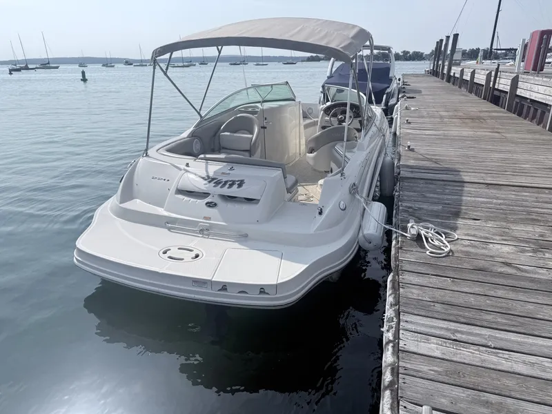 Slide: The Image of Sea Ray 220 Sundeck 2003 - 7160254