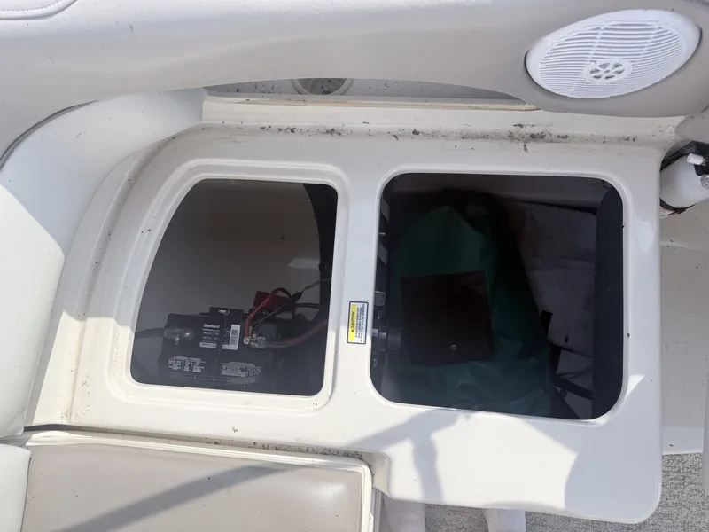 Slide: The Image of Sea Ray 220 Sundeck 2003 - 7160260