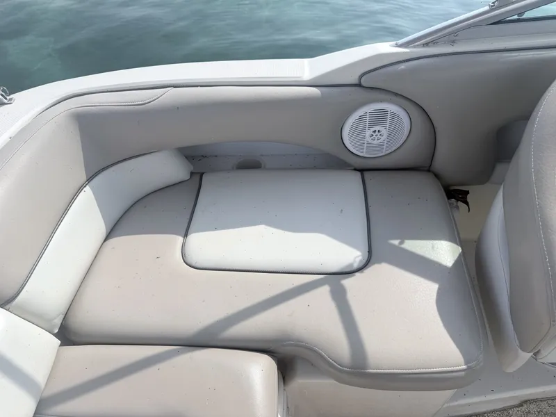 Slide: The Image of Sea Ray 220 Sundeck 2003 - 7160261