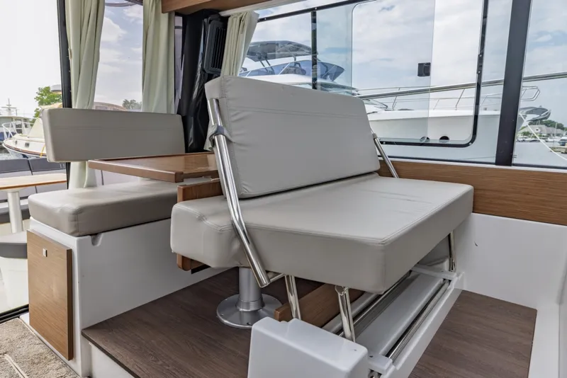 Slide: The Image of Jeanneau NC 1095 Weekender 2023 - 7160322