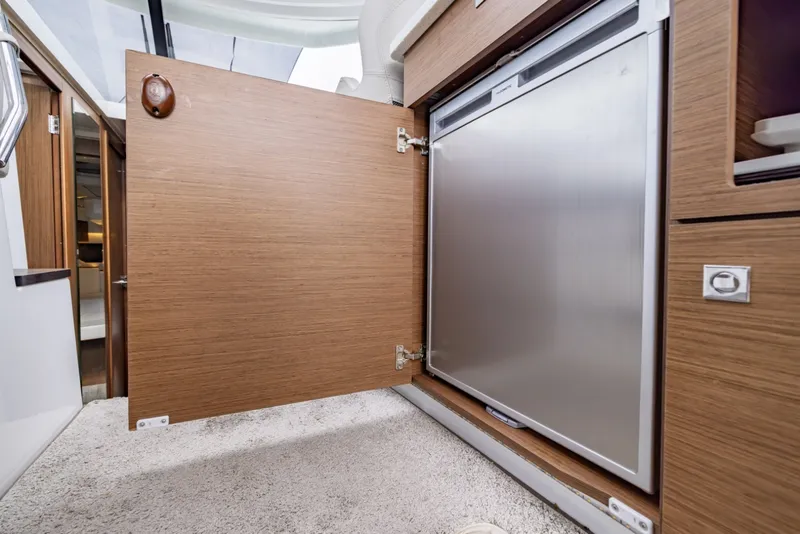 Slide: The Image of Jeanneau NC 1095 Weekender 2023 - 7160326