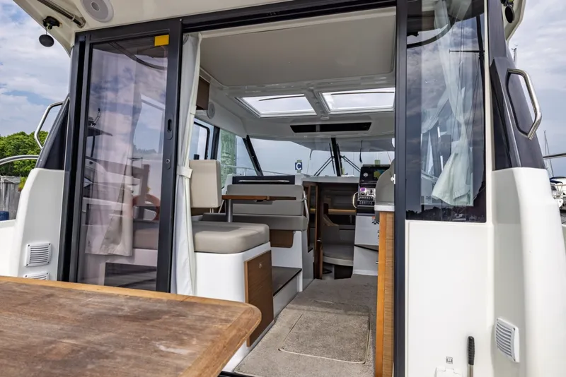 Slide: The Image of Jeanneau NC 1095 Weekender 2023 - 7160325