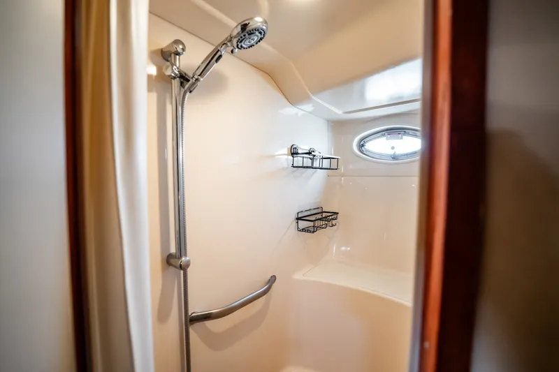 Slide: The Image of Sea Ray 480 Motor Yacht 2002 - 8671974