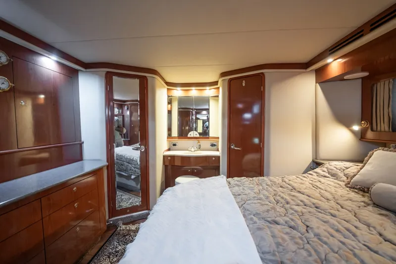 Slide: The Image of Sea Ray 480 Motor Yacht 2002 - 8671970