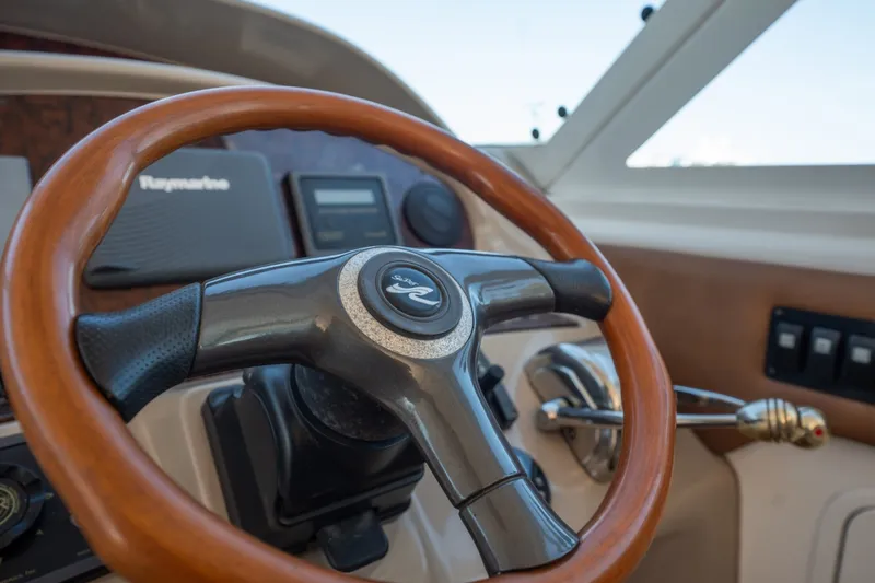 Slide: The Image of Sea Ray 480 Motor Yacht 2002 - 8671943