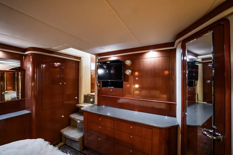 Slide: The Image of Sea Ray 480 Motor Yacht 2002 - 8671967