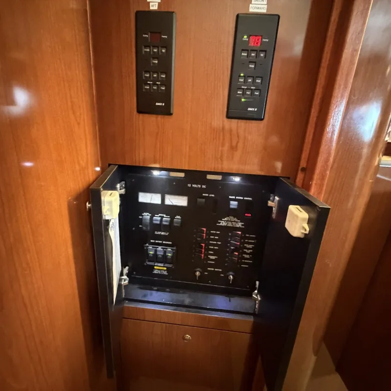 Slide: The Image of Sea Ray 480 Motor Yacht 2002 - 7160657