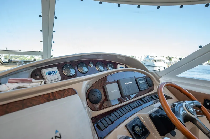 Slide: The Image of Sea Ray 480 Motor Yacht 2002 - 8671941