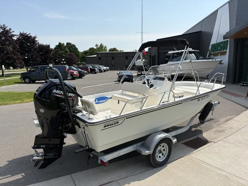 Slide: The Image of Boston Whaler 17 Montauk 2024 - 7160849