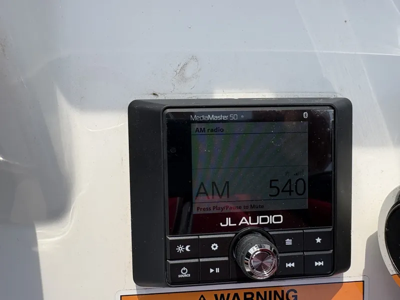 Slide: The Image of Boston Whaler 17 Montauk 2024 - 7160859