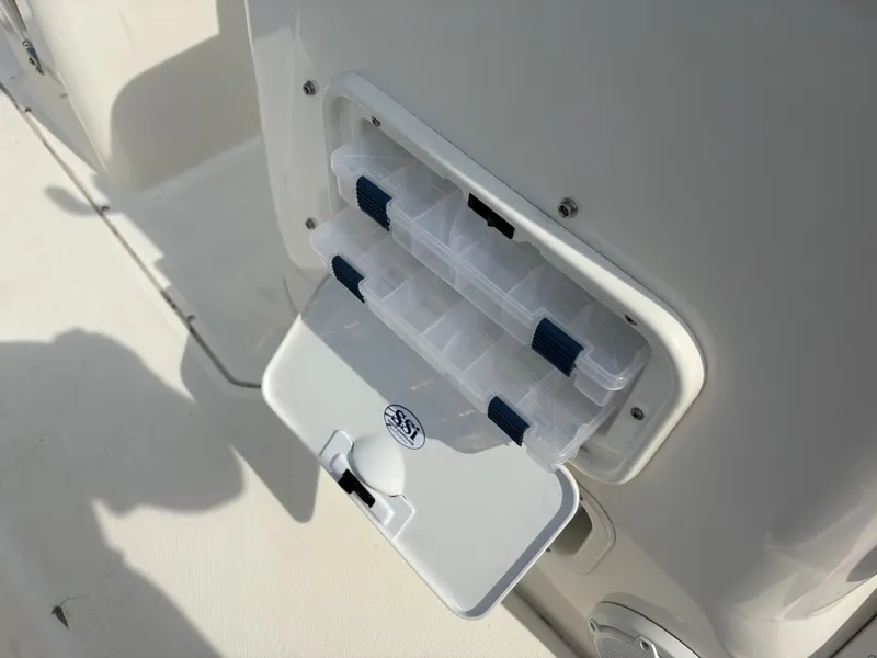 Slide: The Image of Boston Whaler 17 Montauk 2024 - 7160862