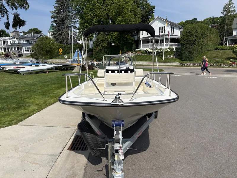 Slide: The Image of Boston Whaler 17 Montauk 2024 - 7160844