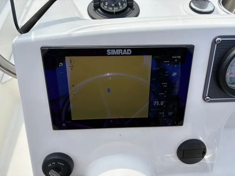 Slide: The Image of Boston Whaler 17 Montauk 2024 - 7160858