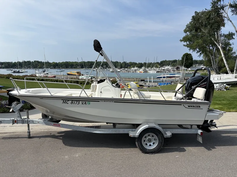 Slide: The Image of Boston Whaler 17 Montauk 2024 - 7160846