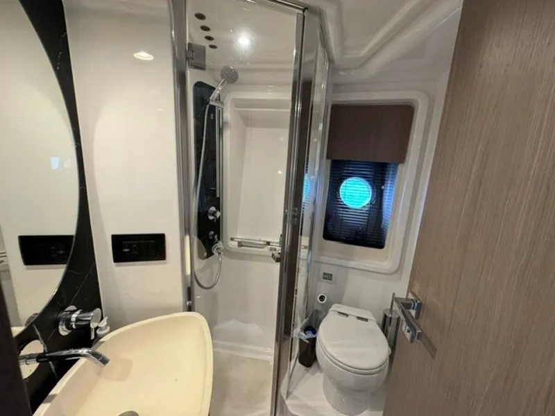 Slide: The Image of Azimut 50FLY 2023 - 7160934