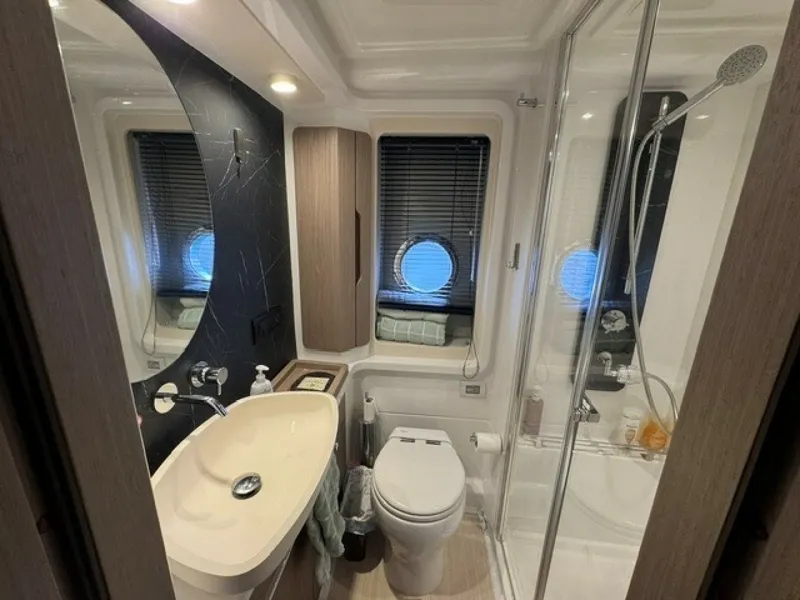 Slide: The Image of Azimut 50FLY 2023 - 7160943