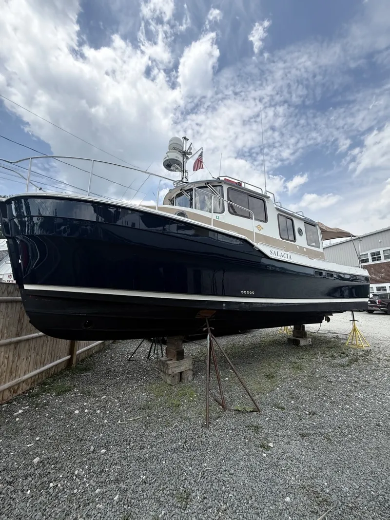 The Image of Ranger Tug R-31 S 2013 - 7163831