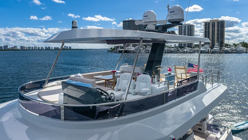 Slide: The Image of Sirena Flybridge 2023 - 7162998